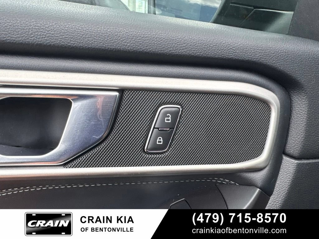 Used 2020 Ford Explorer XLT w/ Equipment Group 202A AWD/4WD image 16