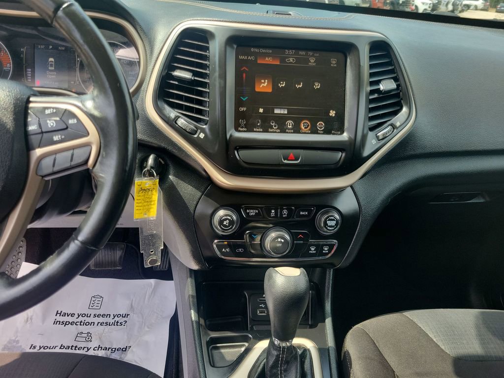 Used 2016 Jeep Cherokee Latitude FWD image 25