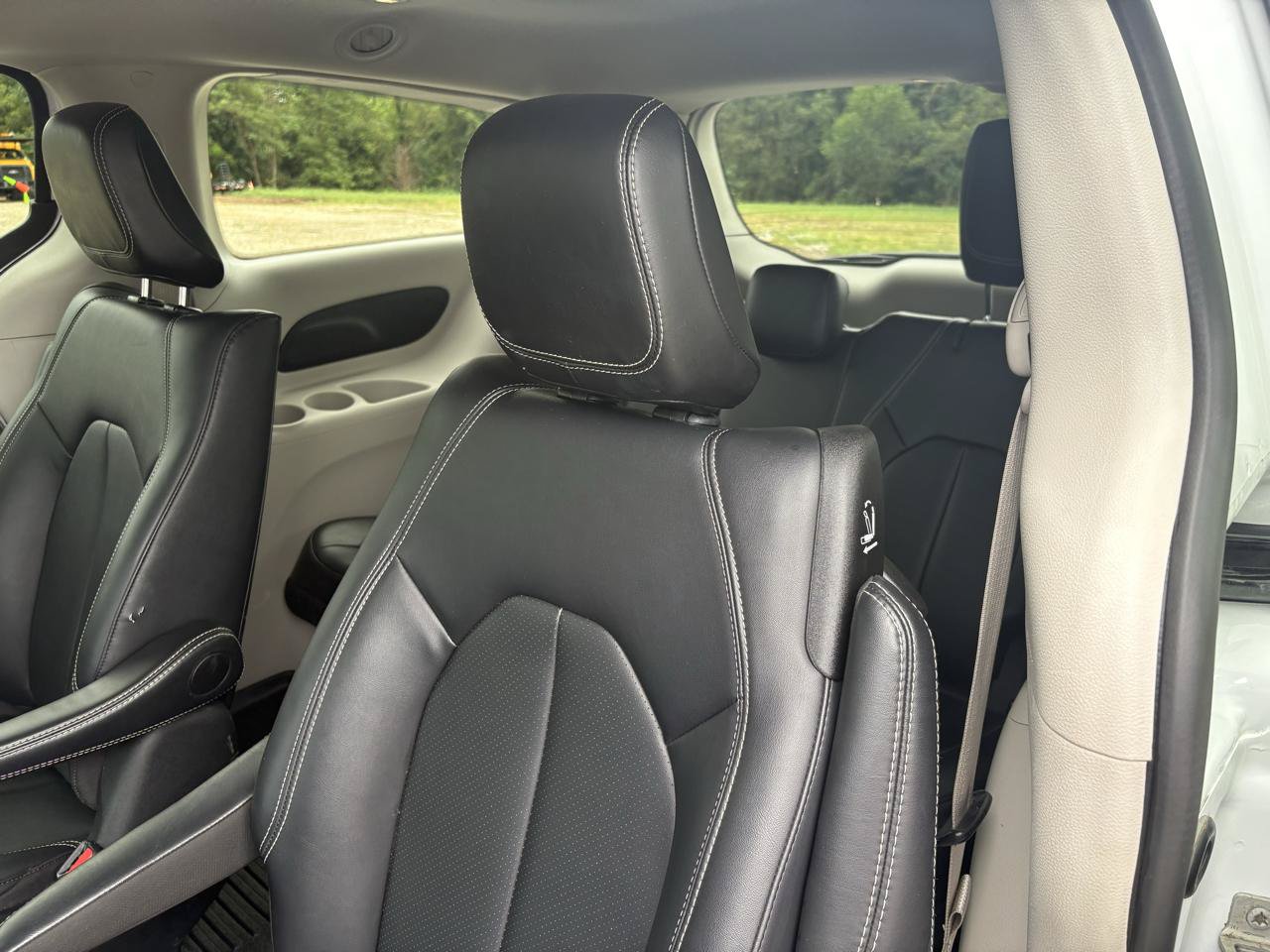 Used 2024 Chrysler Pacifica Limited FWD image 34