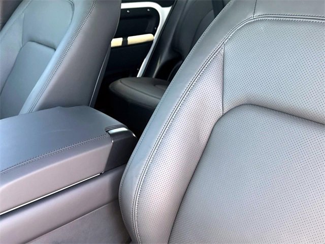 New 2025 Land Rover Defender 130 X-Dynamic SE image 19