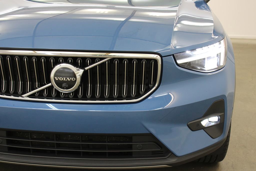 Used 2023 Volvo XC40 B4 Plus w/ Driver Assist Package image 8
