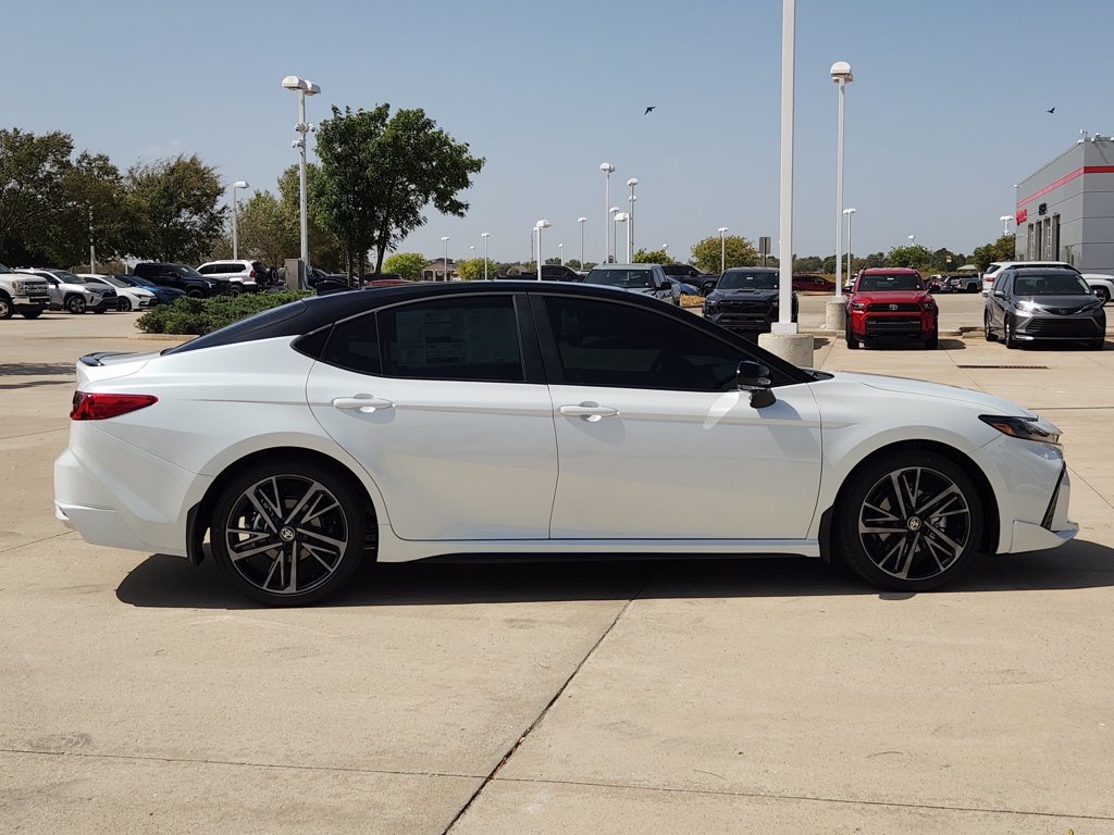 New 2026 Toyota Camry Hybrid FWD image 4