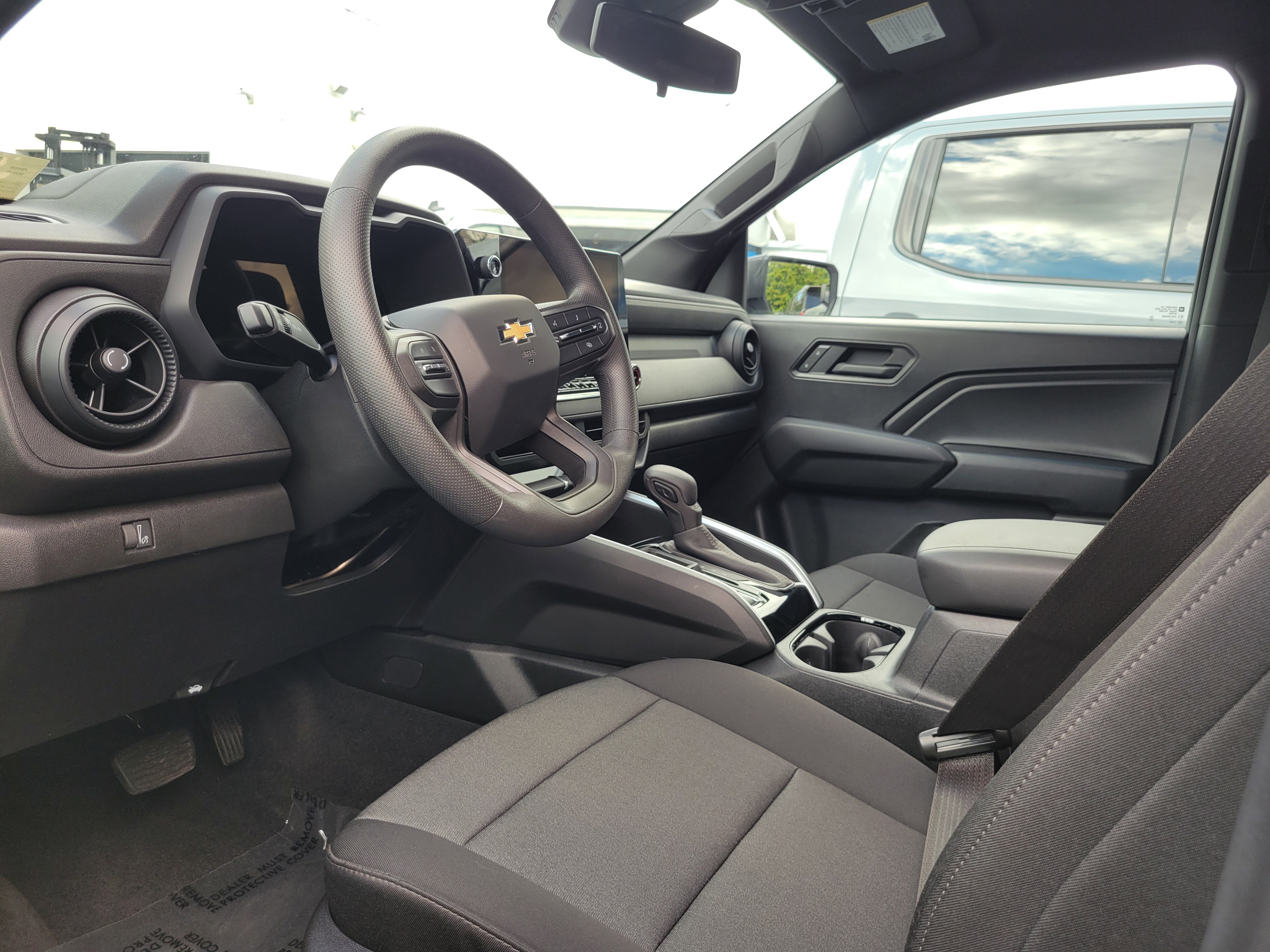 Used 2025 Chevrolet Colorado W/T w/ WT Custom Package image 9