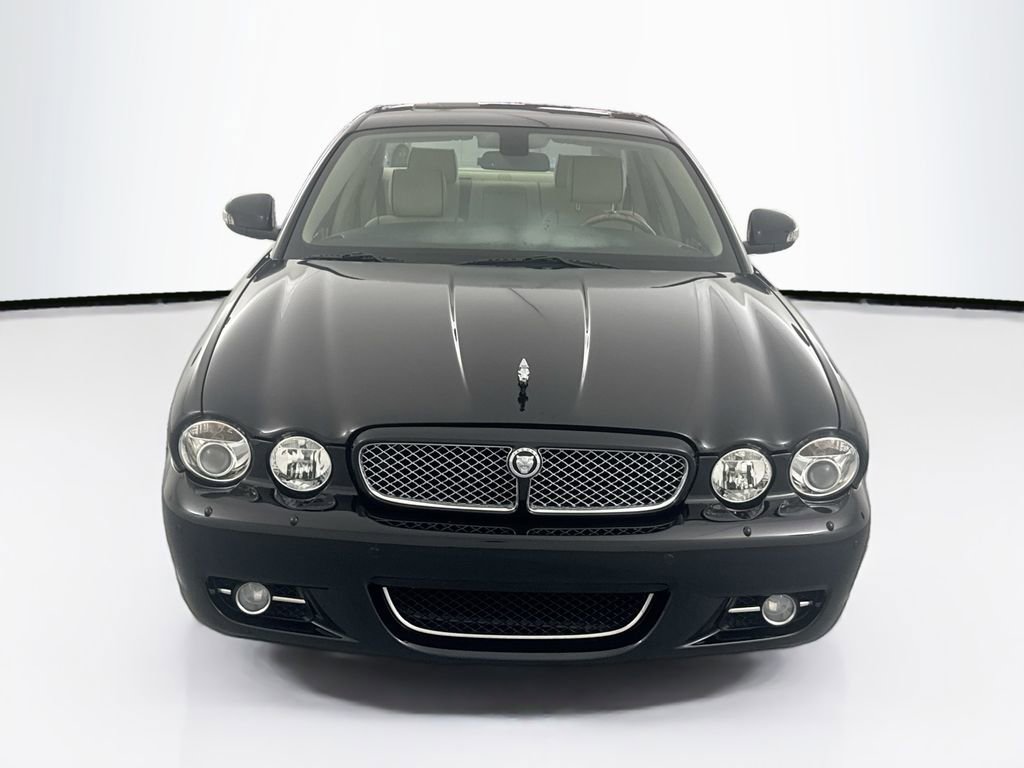 Used 2009 Jaguar XJ8 RWD image 2