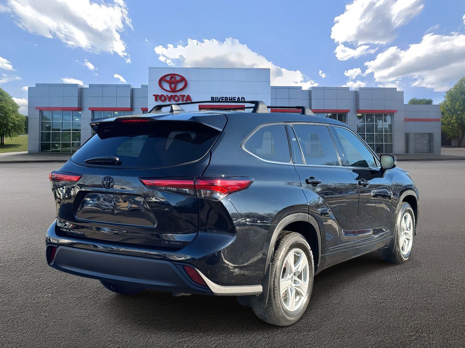 Used 2022 Toyota Highlander LE image 6