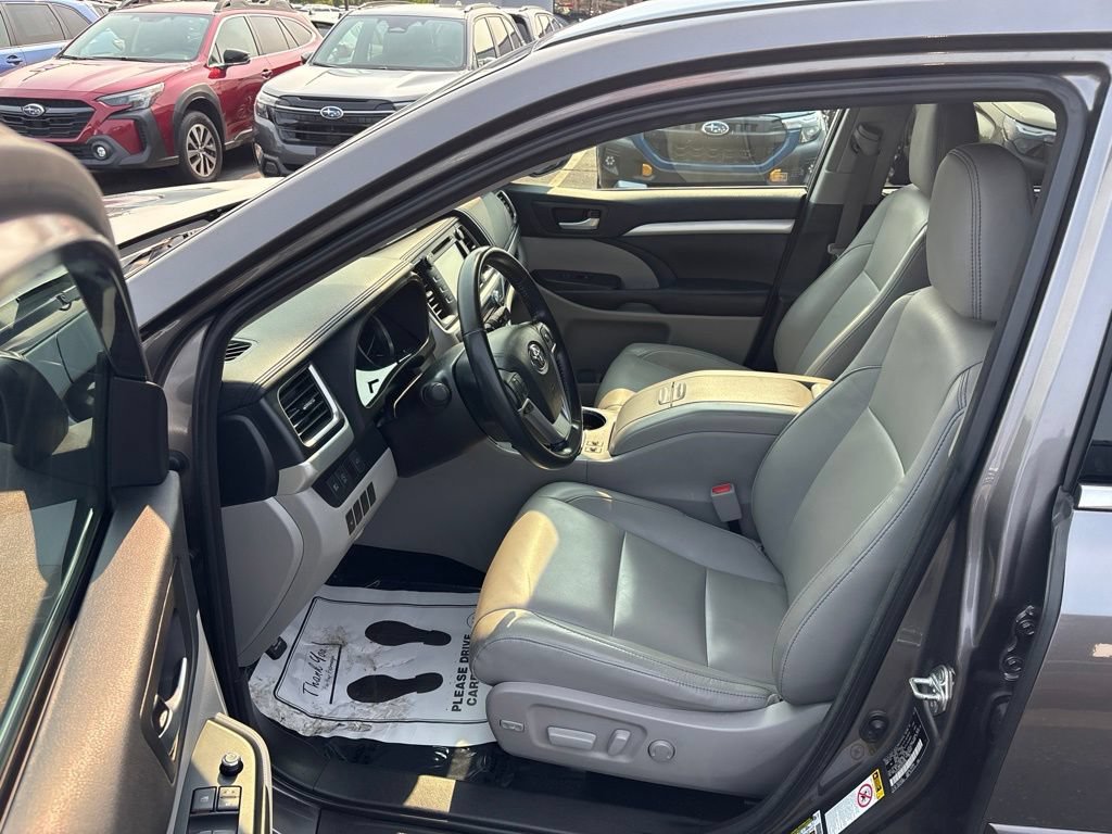 Used 2018 Toyota Highlander XLE AWD/4WD image 9