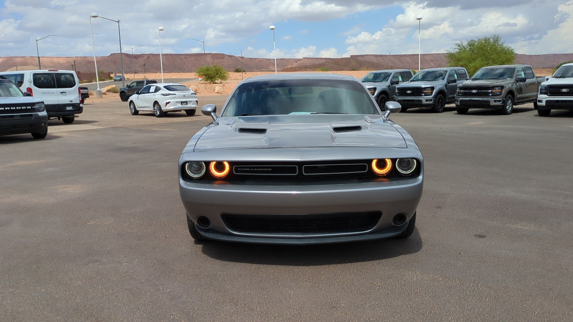 Used 2016 Dodge Challenger SXT RWD image 8