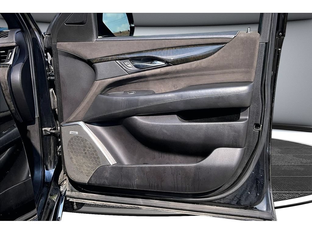 Used 2019 Cadillac Escalade ESV Platinum AWD/4WD image 48