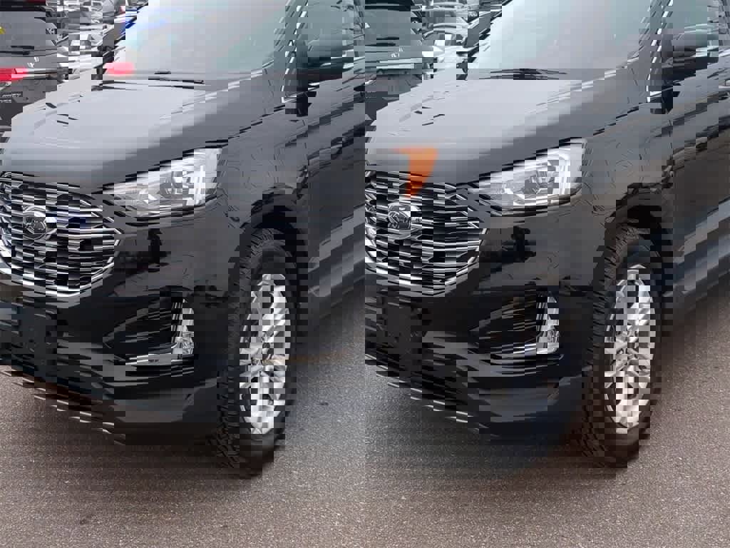 Used 2019 Ford Edge SEL w/ Equipment Group 201A image 3