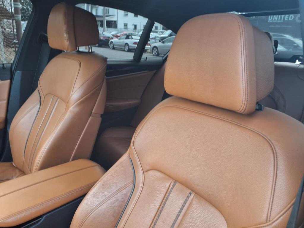 Used 2019 BMW M550i xDrive image 24