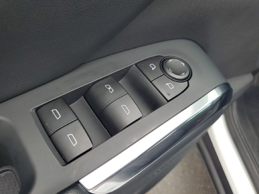 Used 2026 Chevrolet Traverse LT FWD image 23