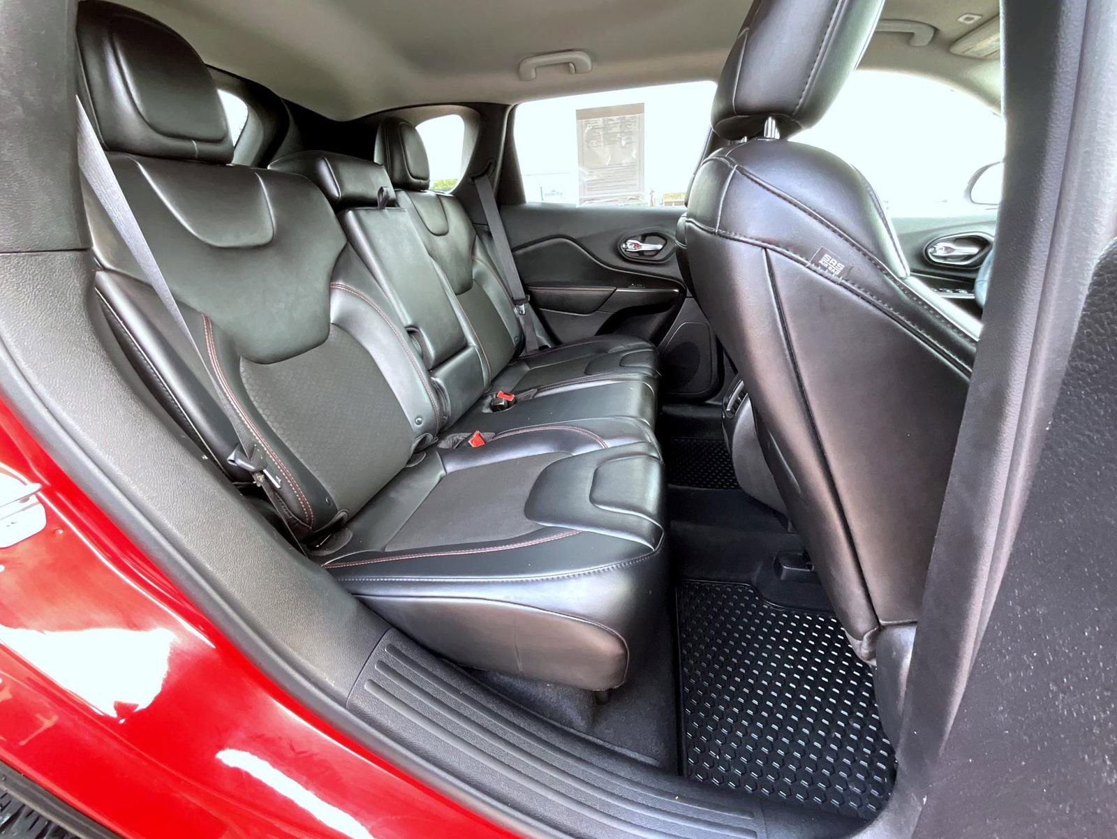 Certified 2019 Jeep Cherokee Trailhawk w/ Comfort/Convenience Group image 18