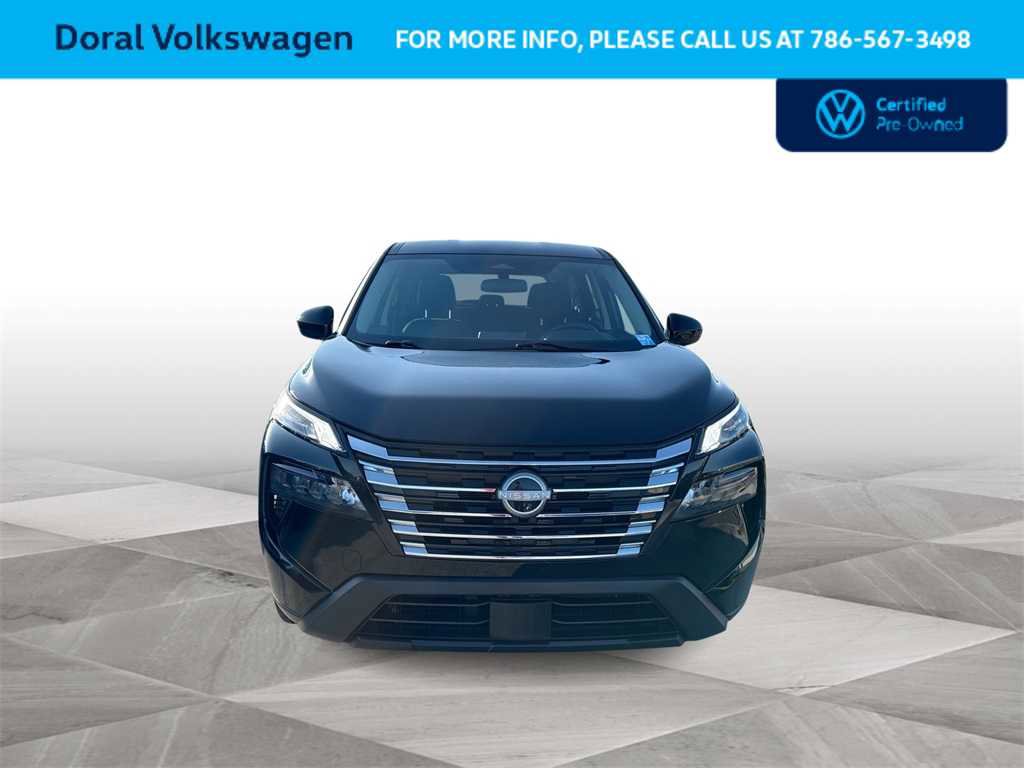 Used 2024 Nissan Rogue SV image 2
