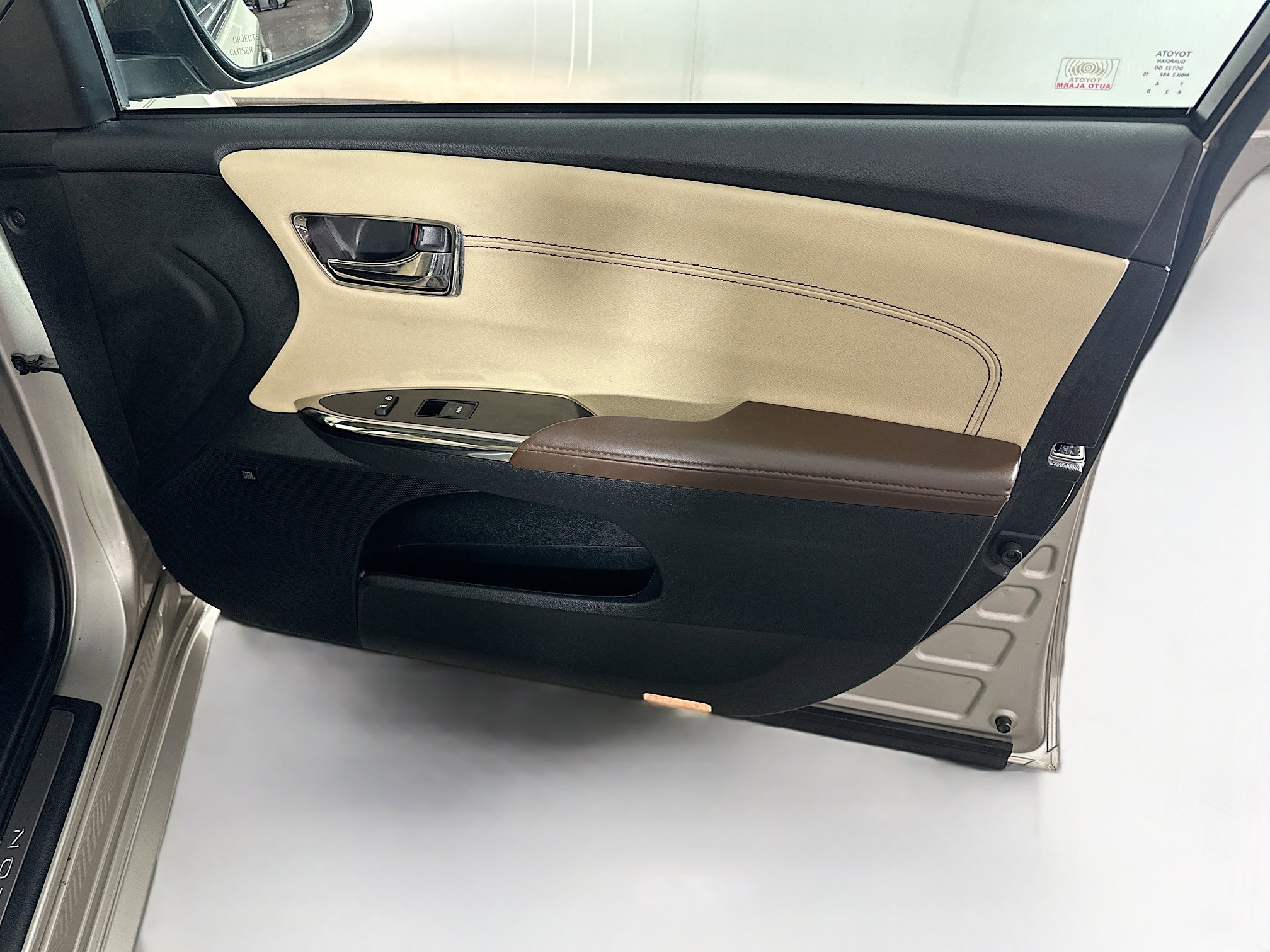 Used 2015 Toyota Avalon Limited w/ Technology Package FWD image 34