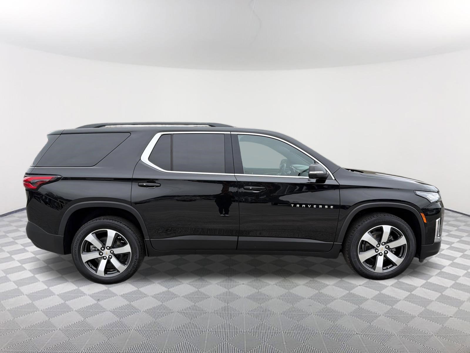 Used 2023 Chevrolet Traverse LT w/ LT Premium Package image 5