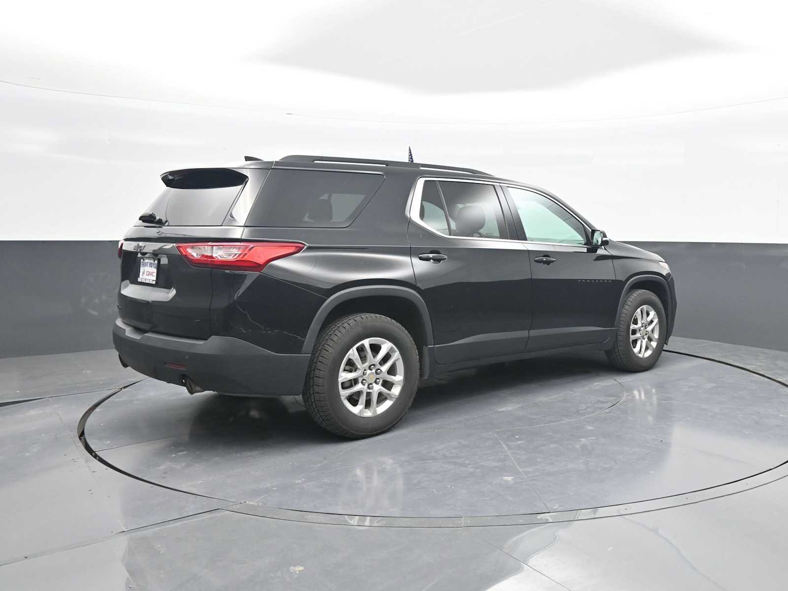Used 2020 Chevrolet Traverse LT w/ LPO, Blackout Package AWD/4WD image 8
