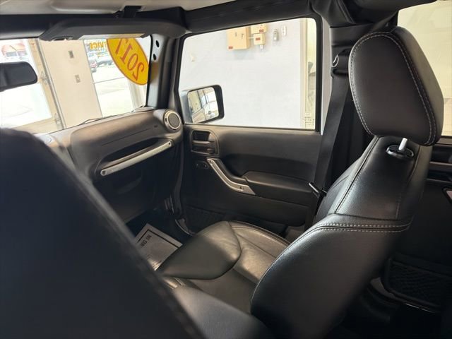 Used 2017 Jeep Wrangler Unlimited Rubicon w/ Connectivity Group image 25