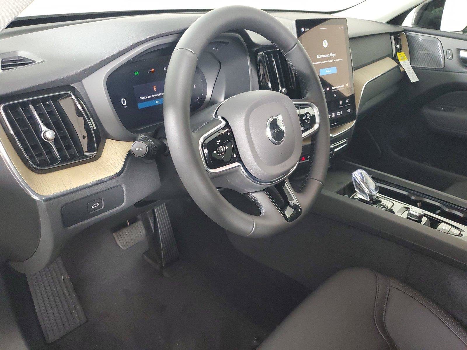 New 2027 Volvo XC60 B5 Plus AWD/4WD image 24