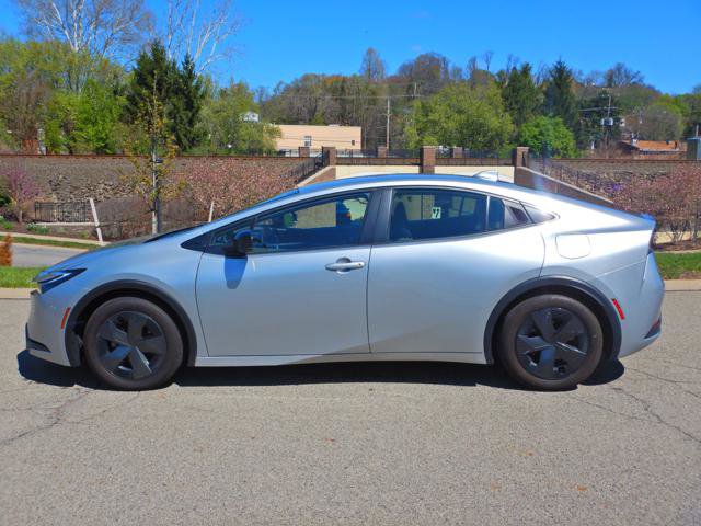 Used 2024 Toyota Prius LE image 11