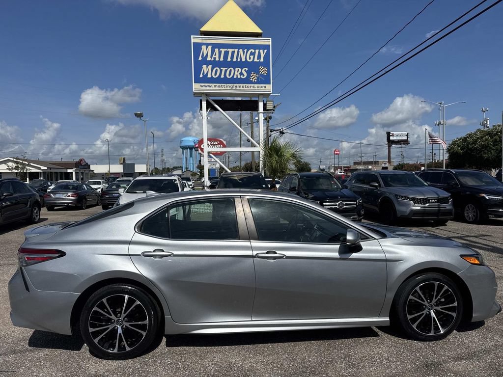 Used 2019 Toyota Camry SE FWD image 10