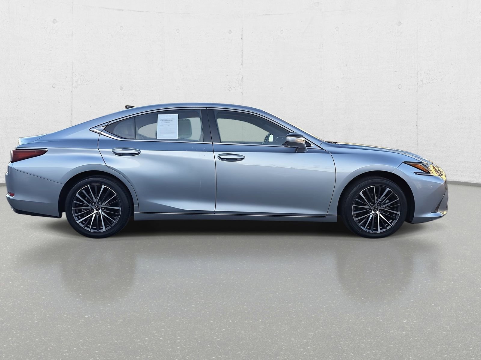 Used 2023 Lexus ES 350 w/ Premium Package image 4