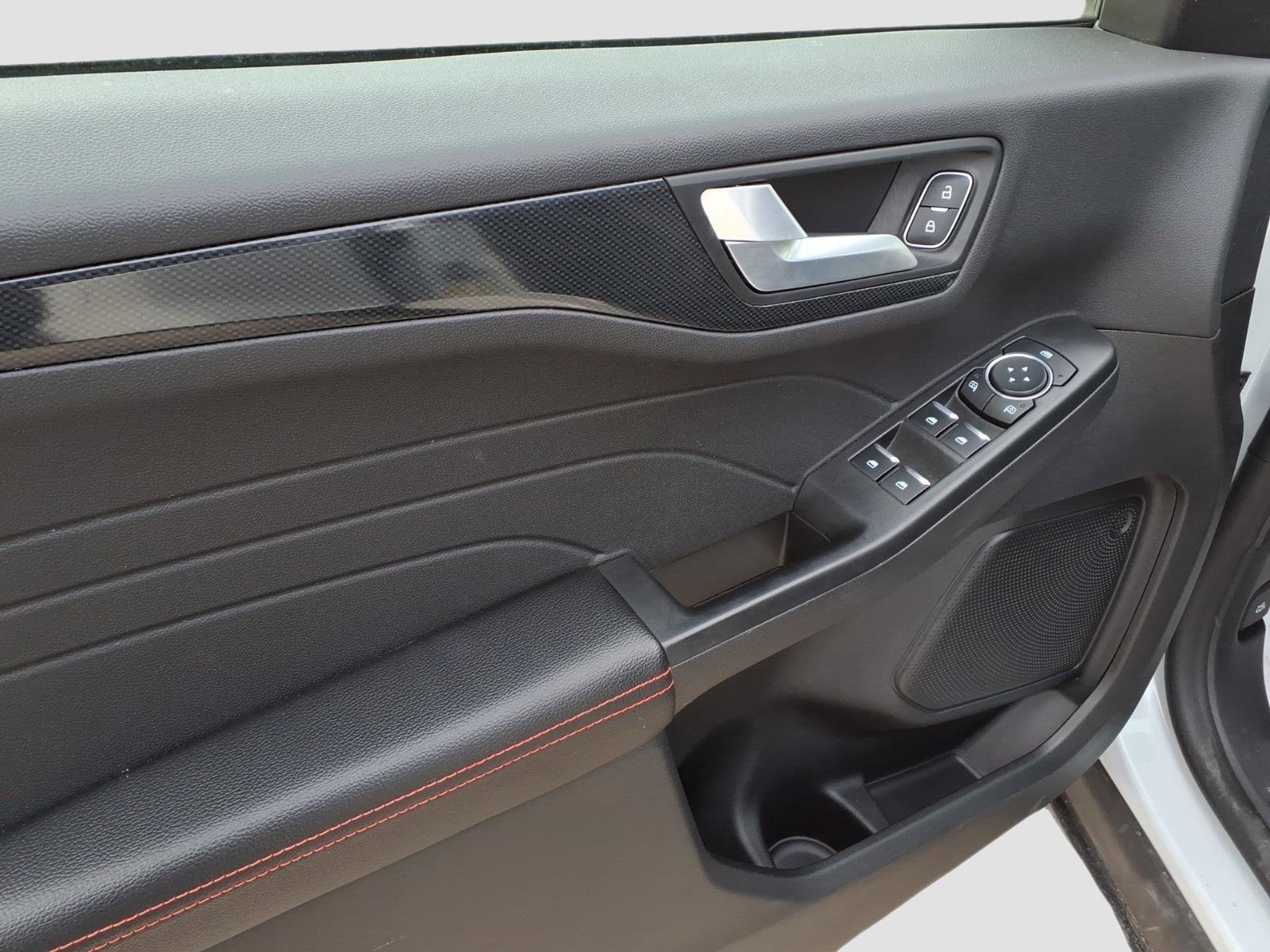 Used 2025 Ford Escape ST-Line image 13