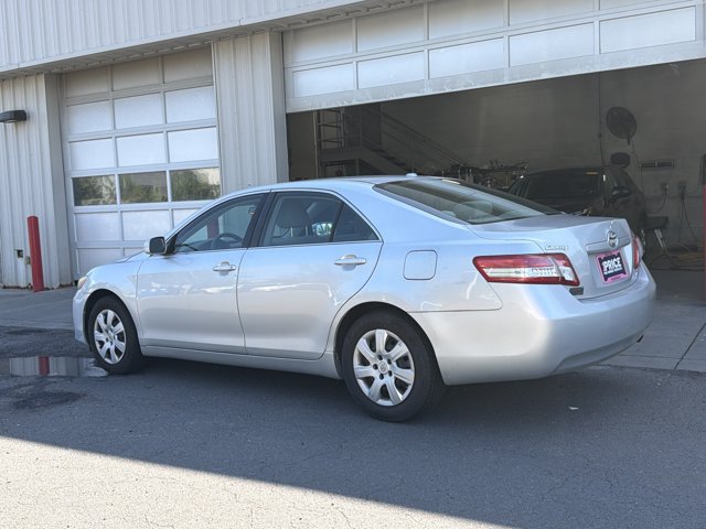 Used 2011 Toyota Camry LE FWD video 4