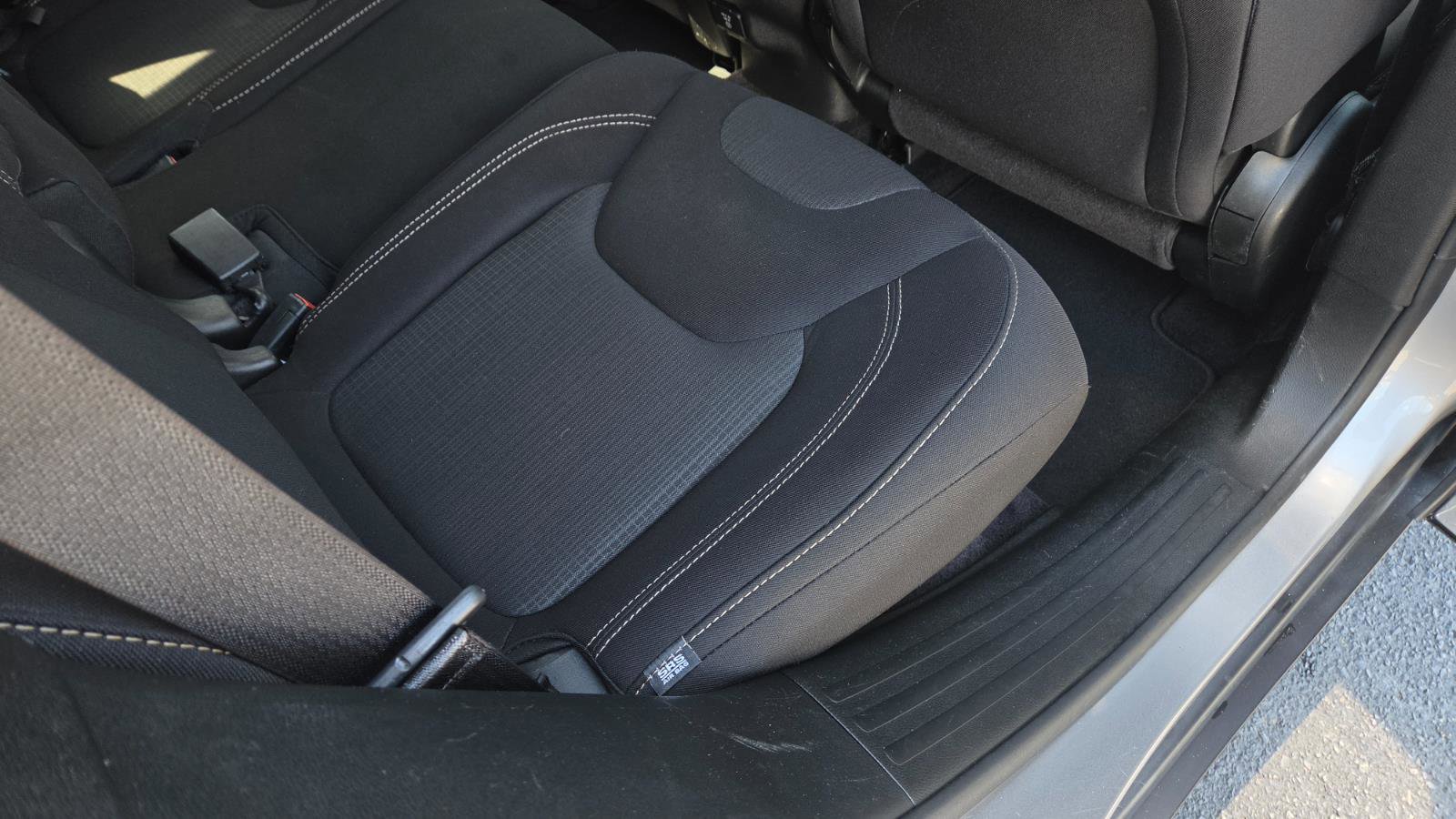 Used 2017 Jeep Cherokee Latitude w/ Safety/Convenience Group image 42