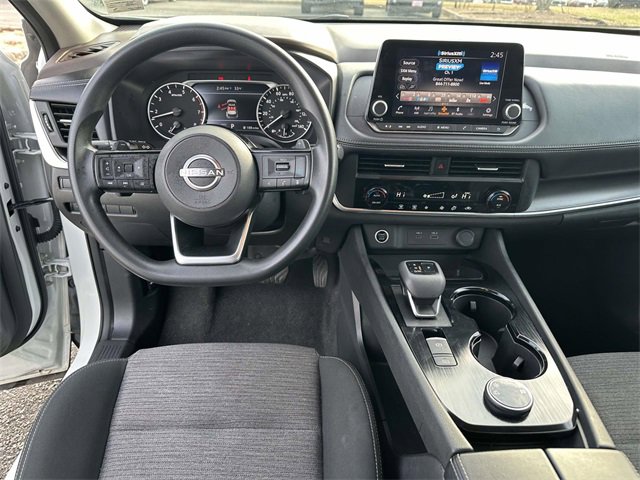 Used 2023 Nissan Rogue SV image 2