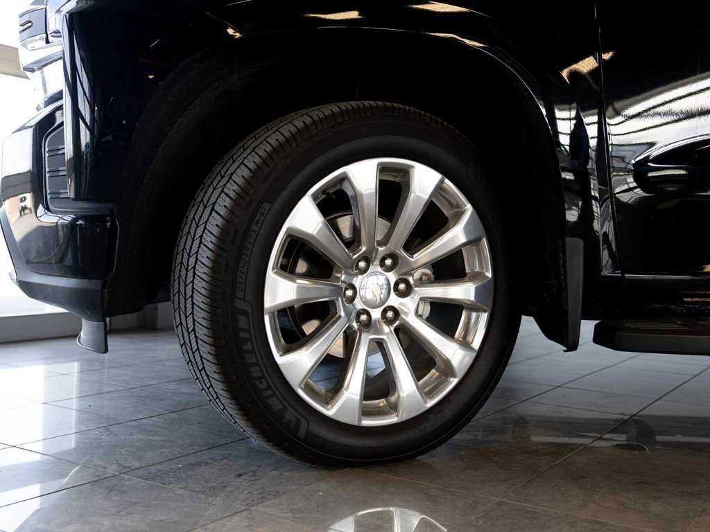 Used 2020 Chevrolet Silverado 1500 High Country w/ Technology Package AWD/4WD image 12