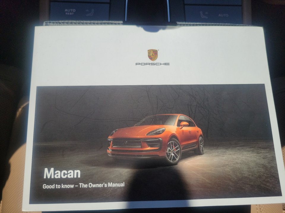 Used 2023 Porsche Macan AWD/4WD image 33