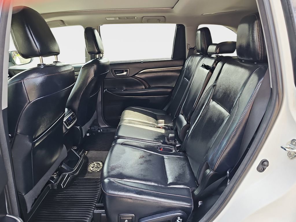 Used 2018 Toyota Highlander Limited Platinum AWD/4WD image 18
