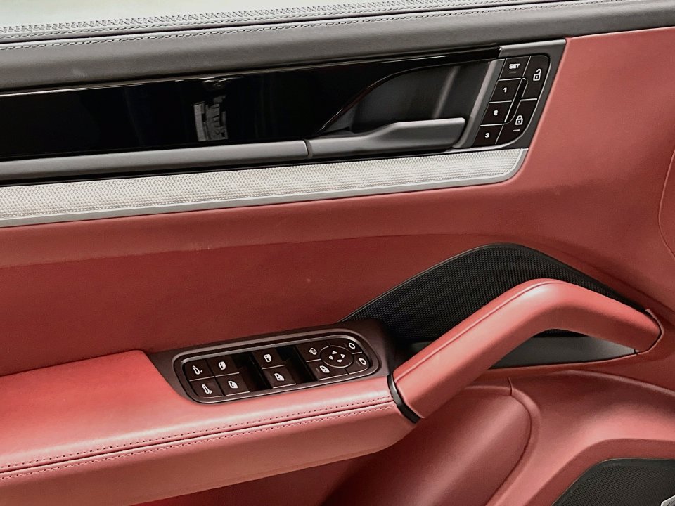 Certified 2026 Porsche Cayenne Coupe AWD/4WD image 20