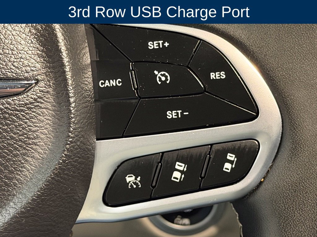 Used 2022 Chrysler Pacifica Touring-L w/ Uconnect Theater Family Group FWD image 40