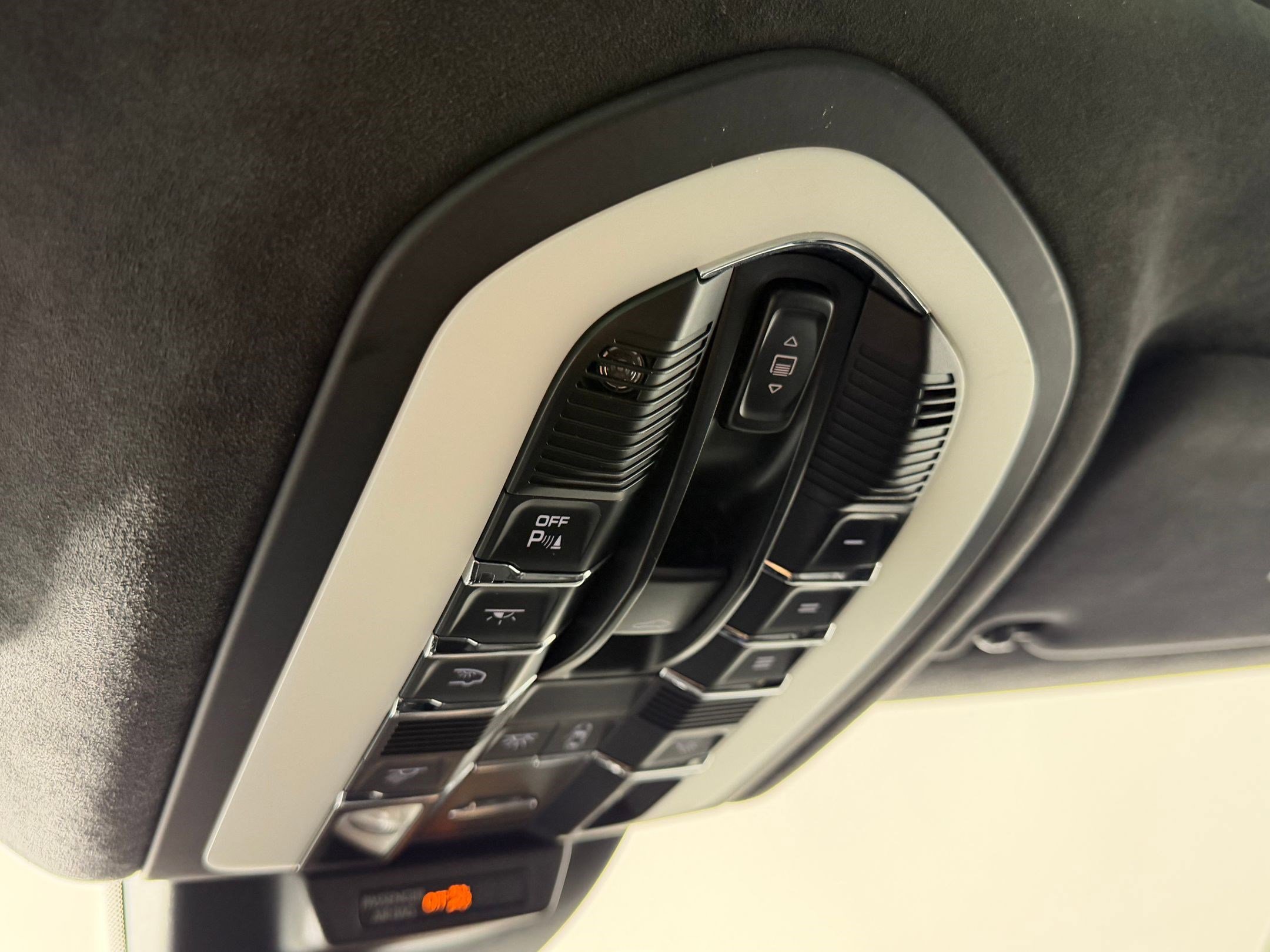 Used 2017 Porsche Macan Turbo image 27