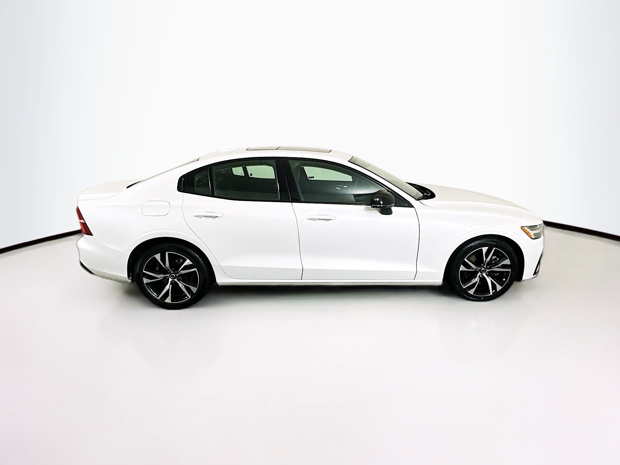 Used 2024 Volvo S60 B5 Core image 10
