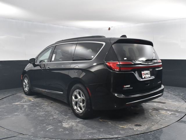 Used 2023 Chrysler Pacifica Limited image 7