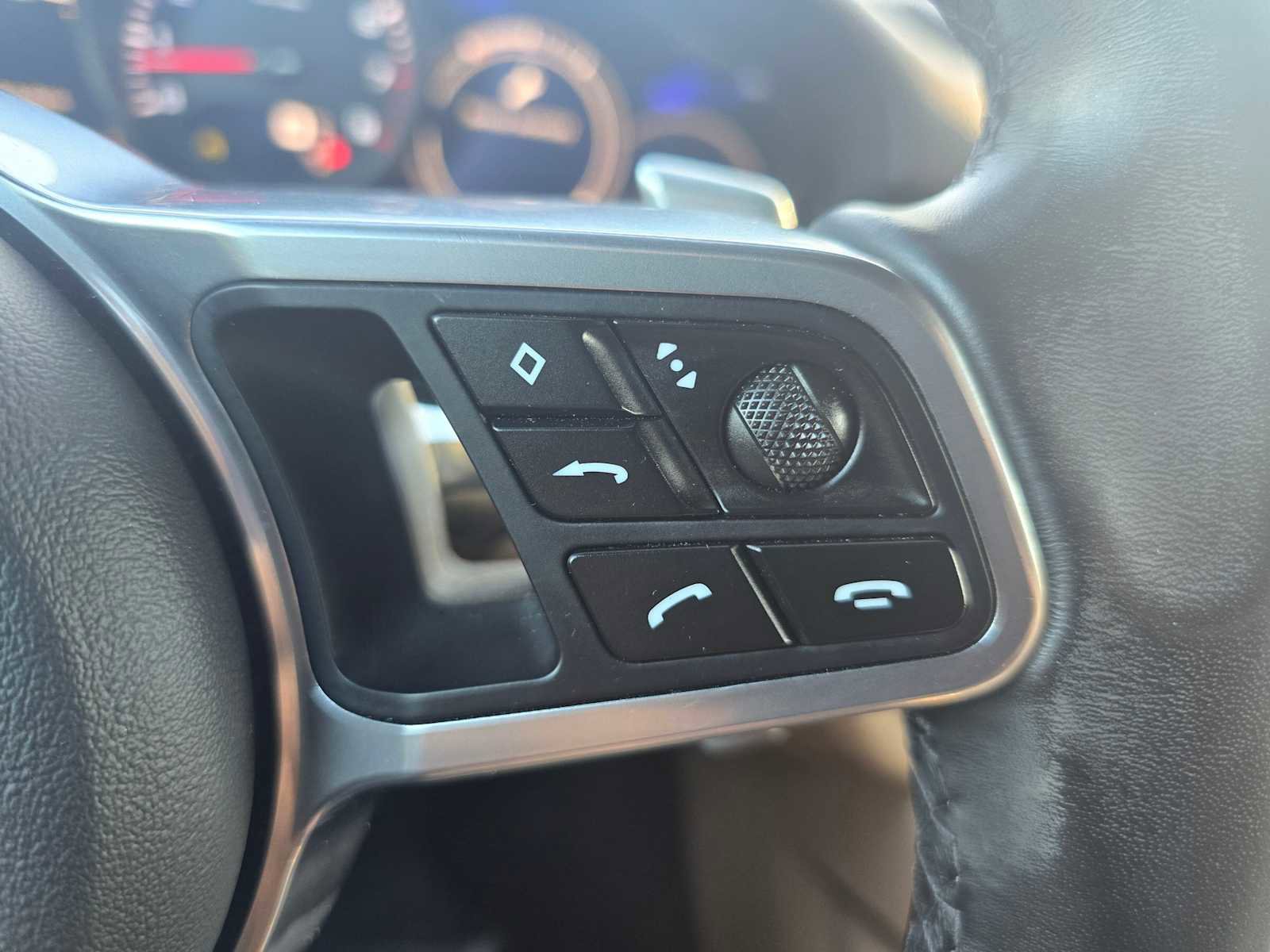 Used 2023 Porsche Cayenne Platinum Edition image 32