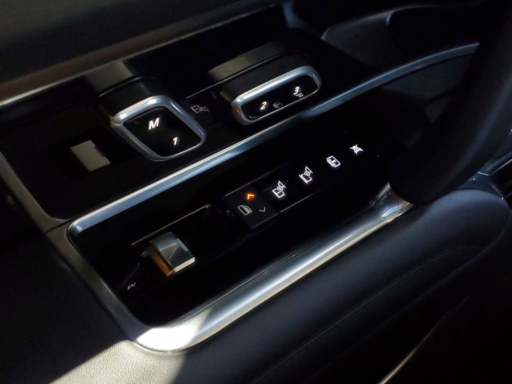 Used 2025 Land Rover Range Rover Long Wheelbase Autobiography image 33