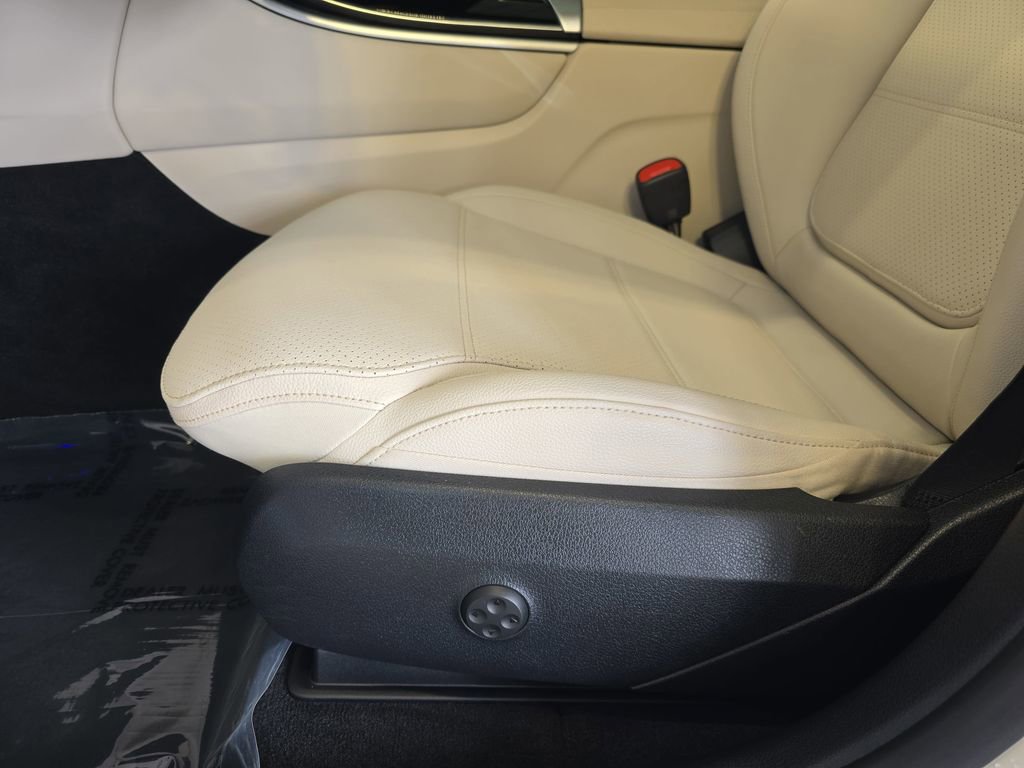 Used 2025 Mercedes-Benz GLC 300 image 29