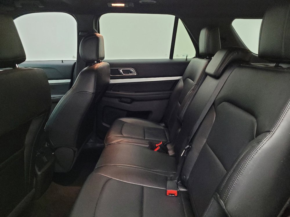 Used 2016 Ford Explorer XLT w/ Equipment Group 202A AWD/4WD image 18