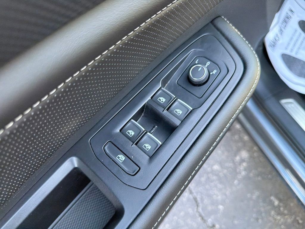 Used 2025 Volkswagen Atlas Cross Sport SEL image 29