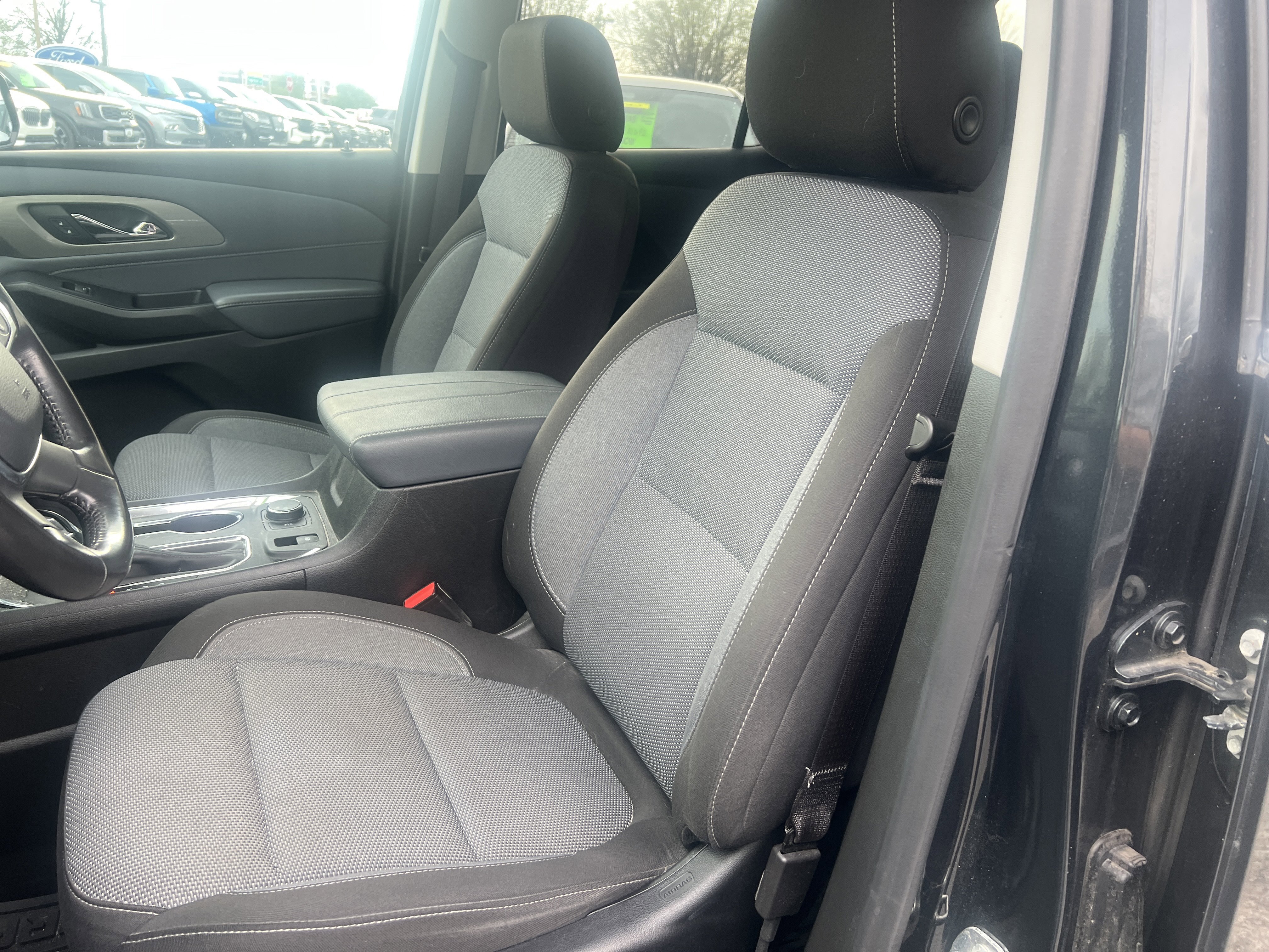 Used 2020 Chevrolet Traverse LT image 9