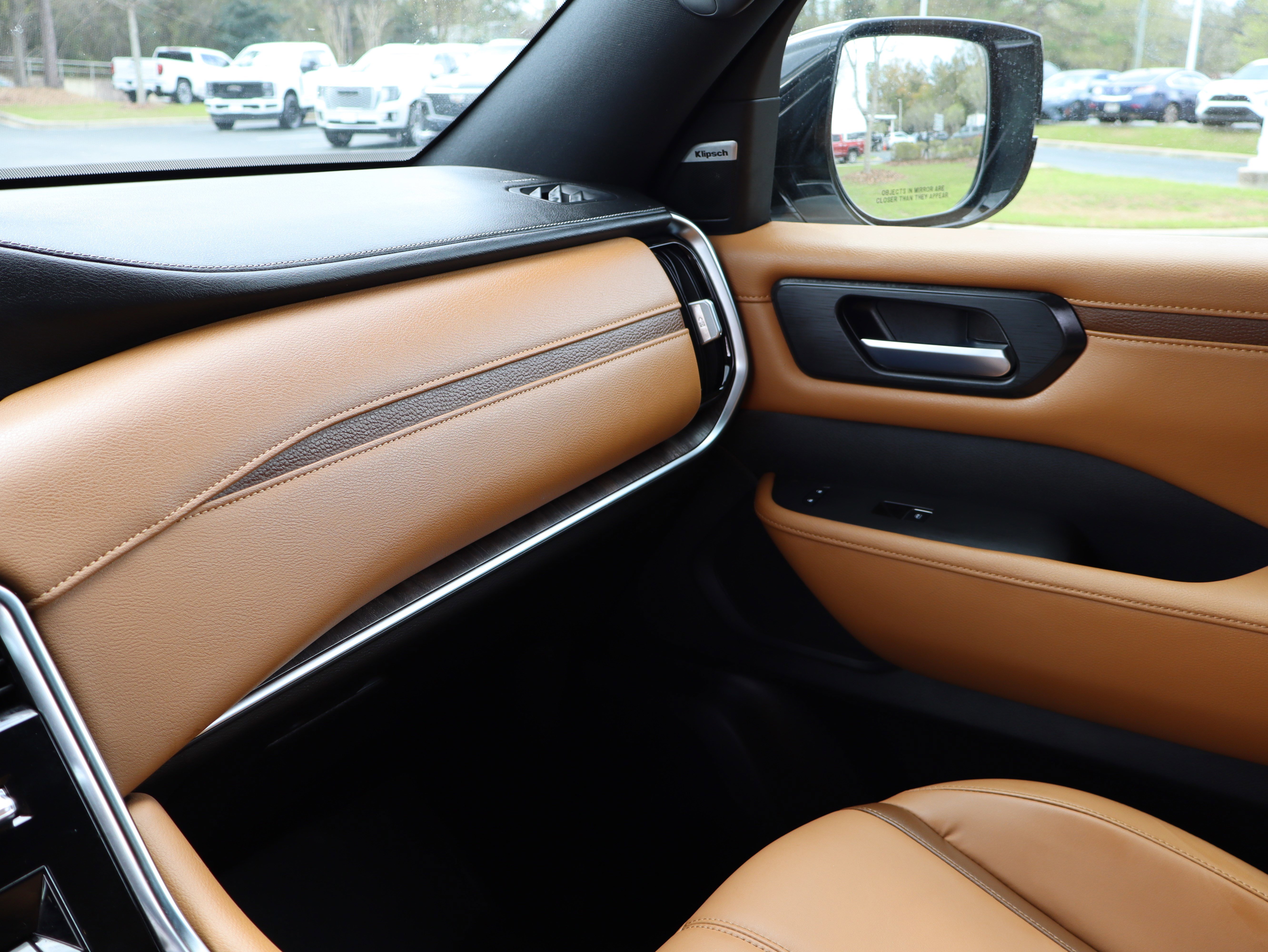 Used 2025 Nissan Armada SL w/ Captain's Chari Seat Package image 36