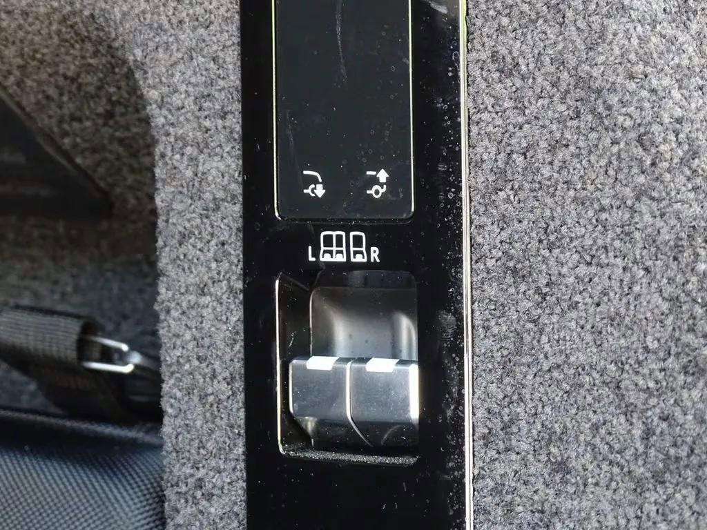 Used 2023 Land Rover Range Rover SE image 26