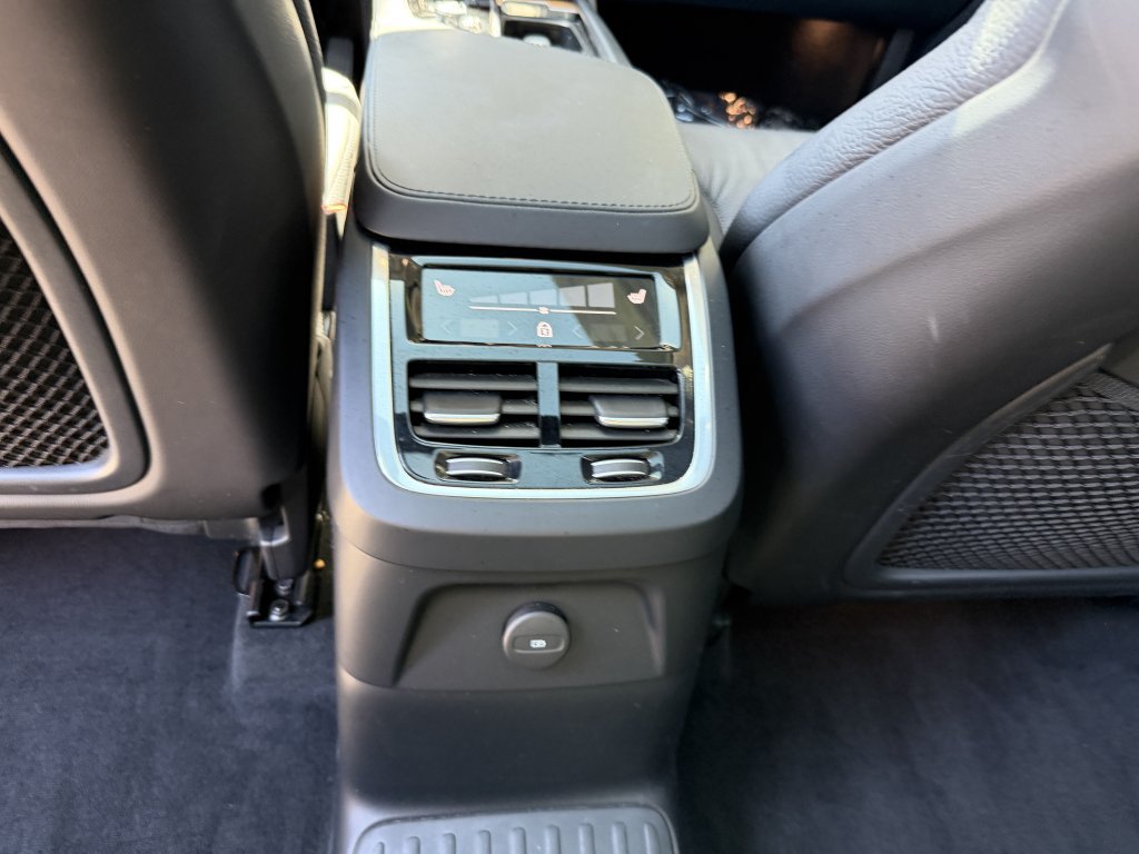 Used 2024 Volvo XC90 T8 Plus w/ Protection Package Premier AWD/4WD image 39