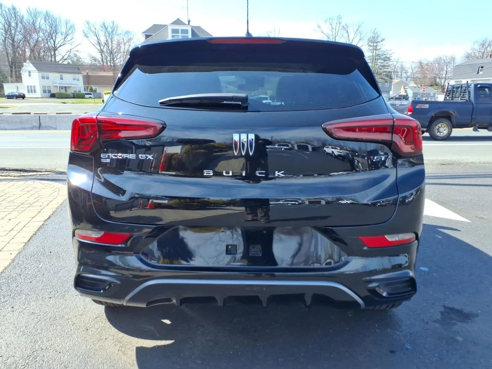 Used 2024 Buick Encore GX Sport Touring image 4