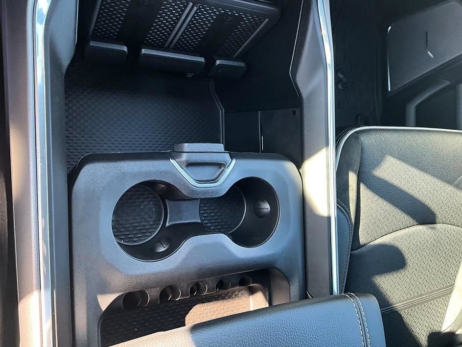 New 2026 RAM 3500 Laramie AWD/4WD image 25