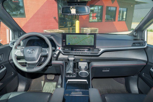 Used 2025 Toyota Sienna XSE w/ XSE Plus Package AWD/4WD image 11