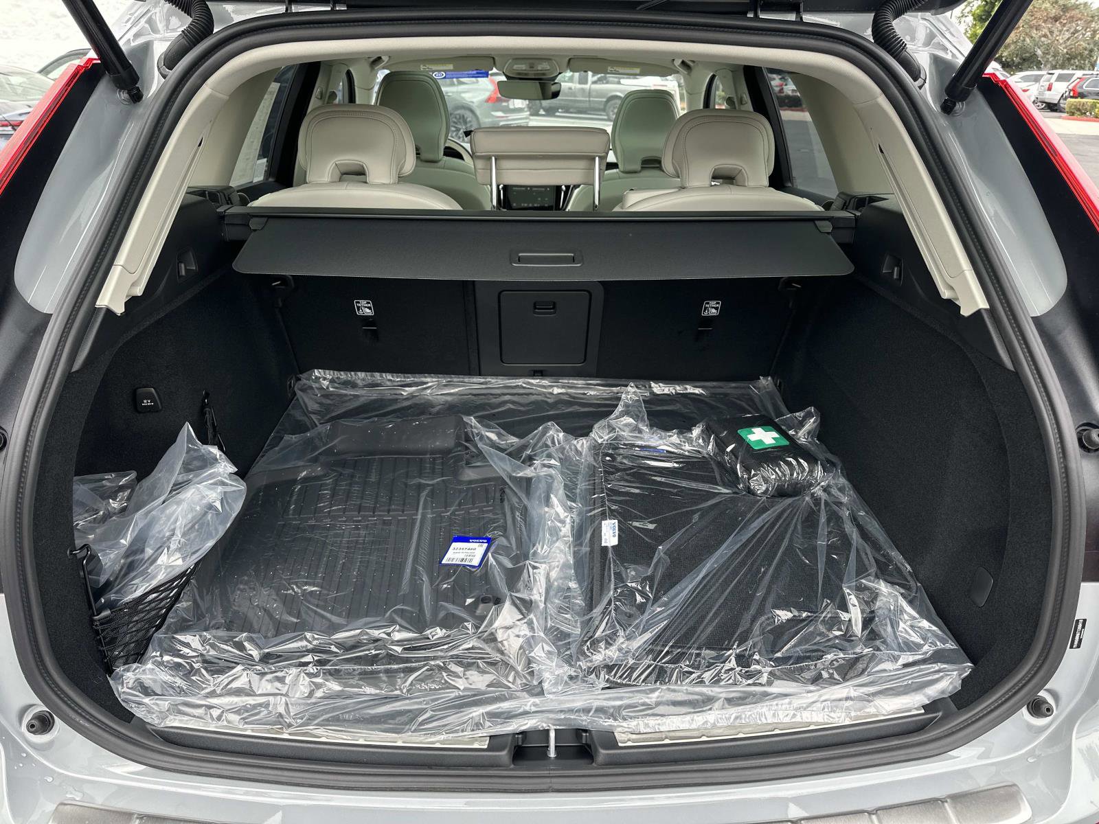 New 2026 Volvo XC60 T8 Ultra w/ Protection Package Premier AWD/4WD image 18